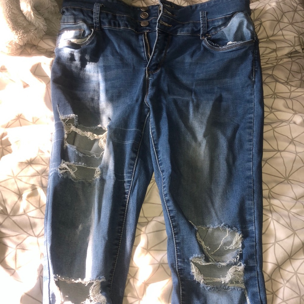 highrise better booty ripped jeans